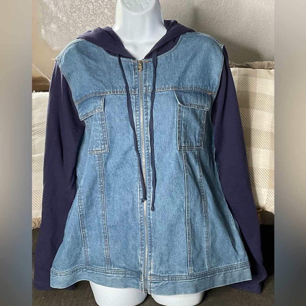 Sport Savvy Denim Style w/Faux Sweatshirt Hood & Sleeves Sz large
Zip 2 pockets
